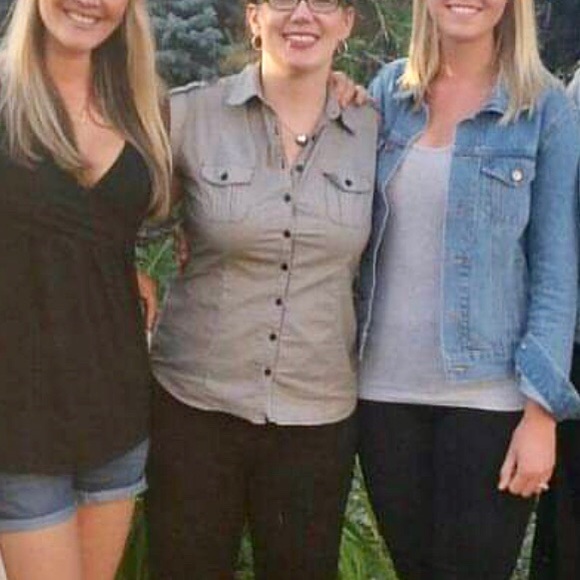 🧸 5/$20 sleeveless button down - Picture 3 of 5